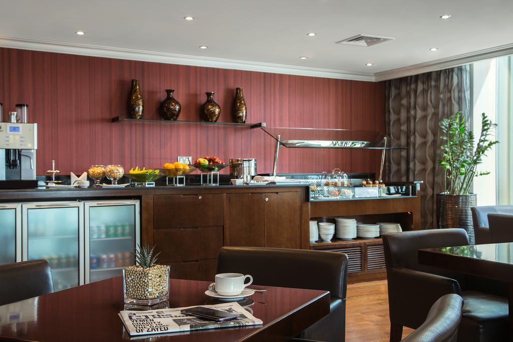 Towers Rotana - होटल